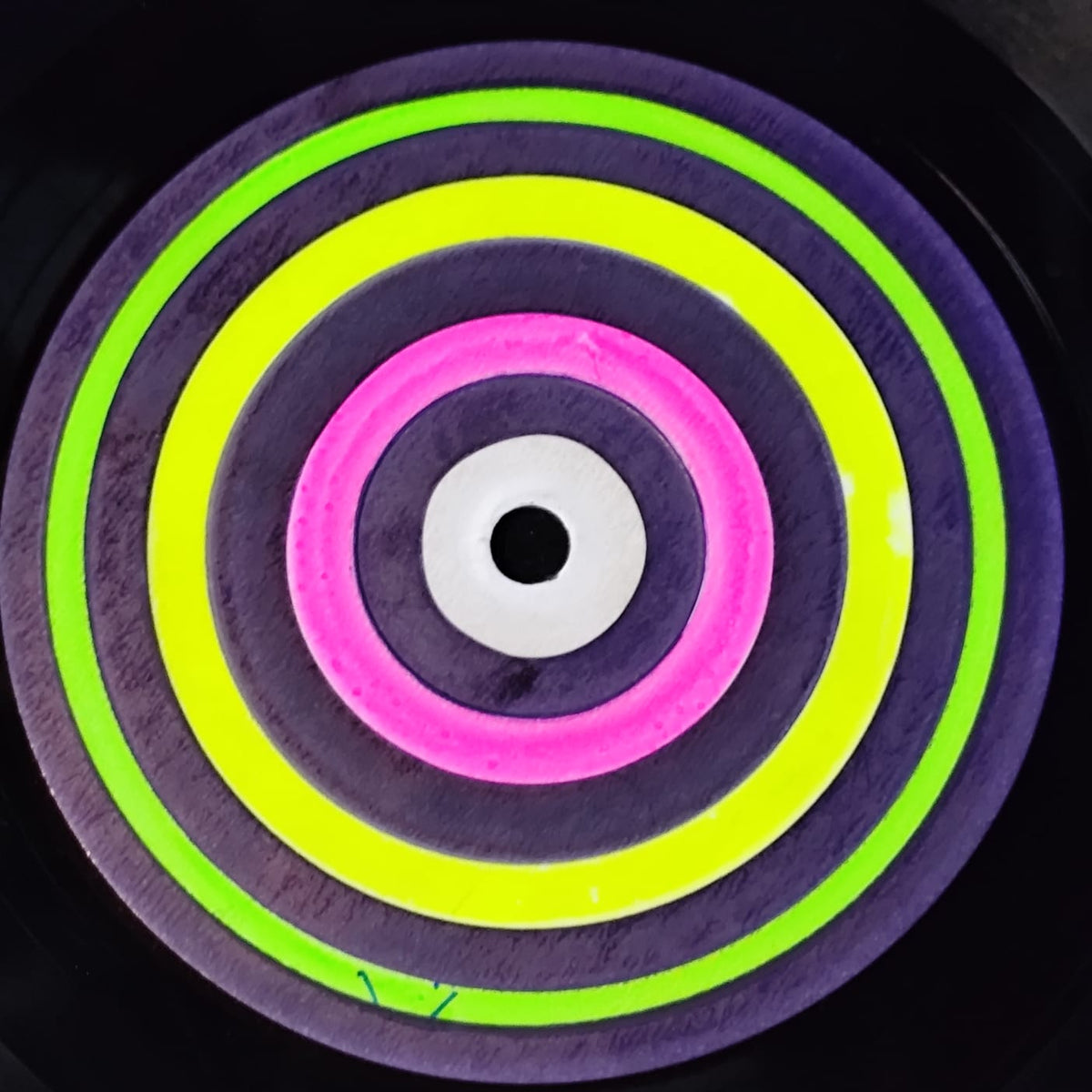 Painted multicolour B-side of The Youngsters – Illogique vinyl