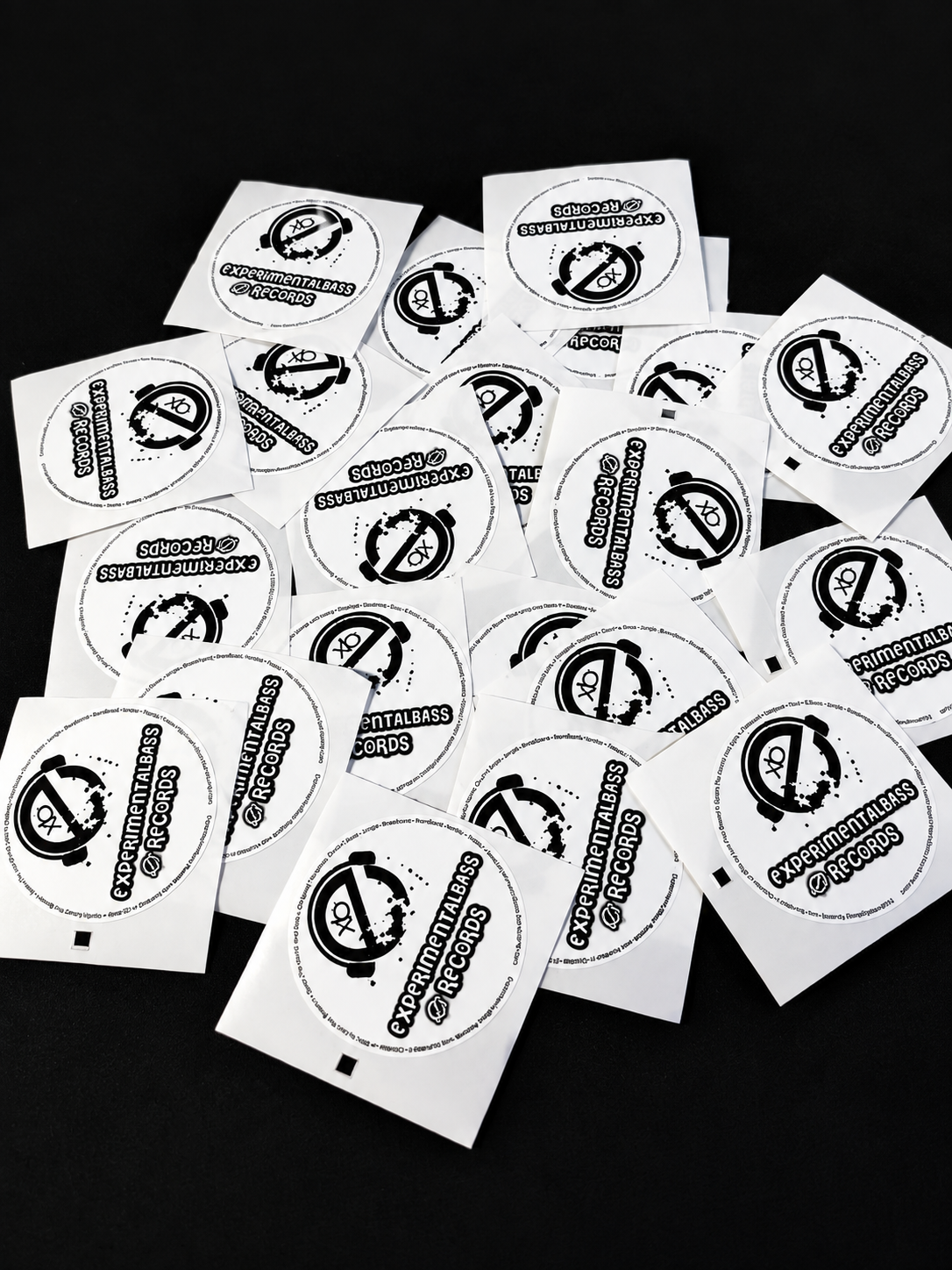 Varias pegatinas blancas de ExperimentalBass Records